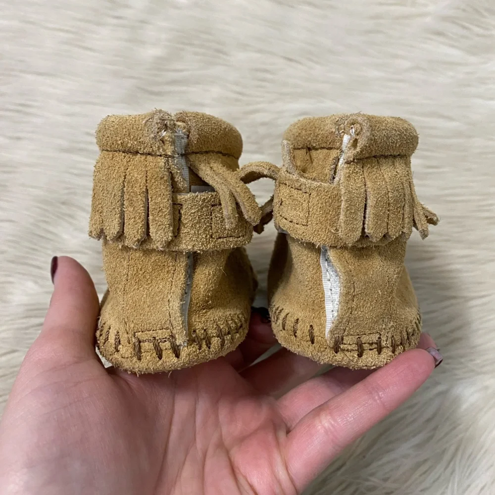 Minnetonka Baby Infant Tan Suede Leather Back Flap Bootie Moccasins Size 4